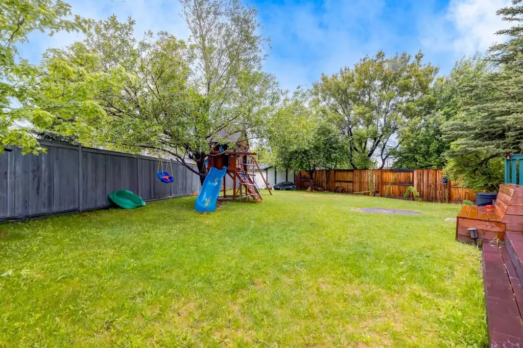 109 Shawbrooke Close SW Calgary AB T2Y 3A6