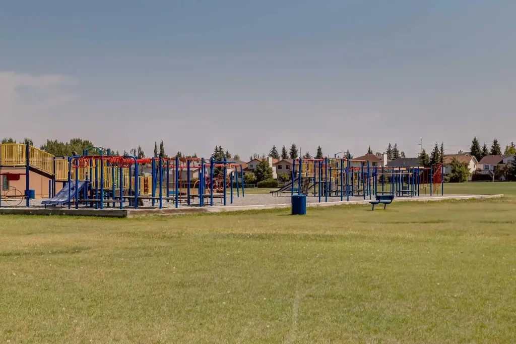 109 Shawbrooke Close SW Calgary AB T2Y 3A6