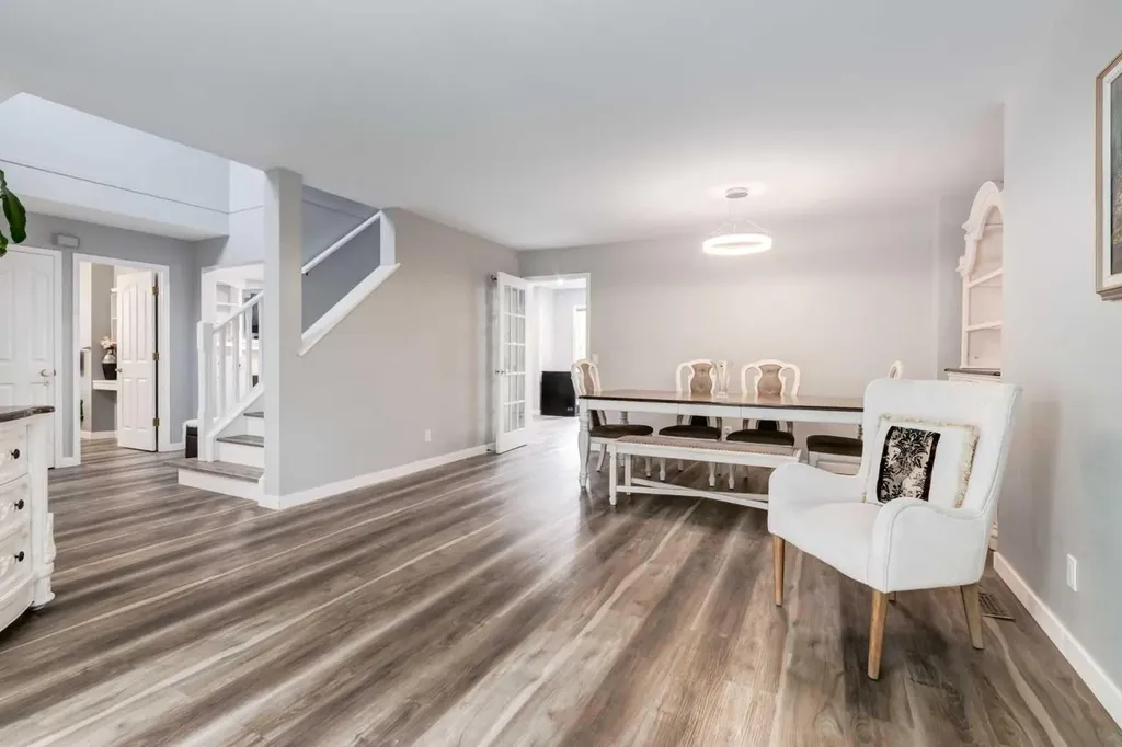 109 Shawbrooke Close SW Calgary AB T2Y 3A6