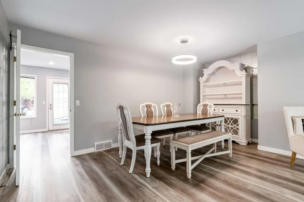 109 Shawbrooke Close SW Calgary AB T2Y 3A6