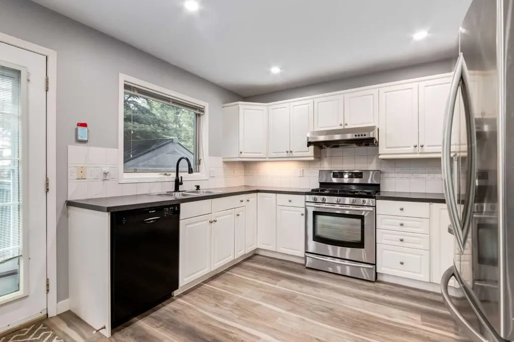 109 Shawbrooke Close SW Calgary AB T2Y 3A6