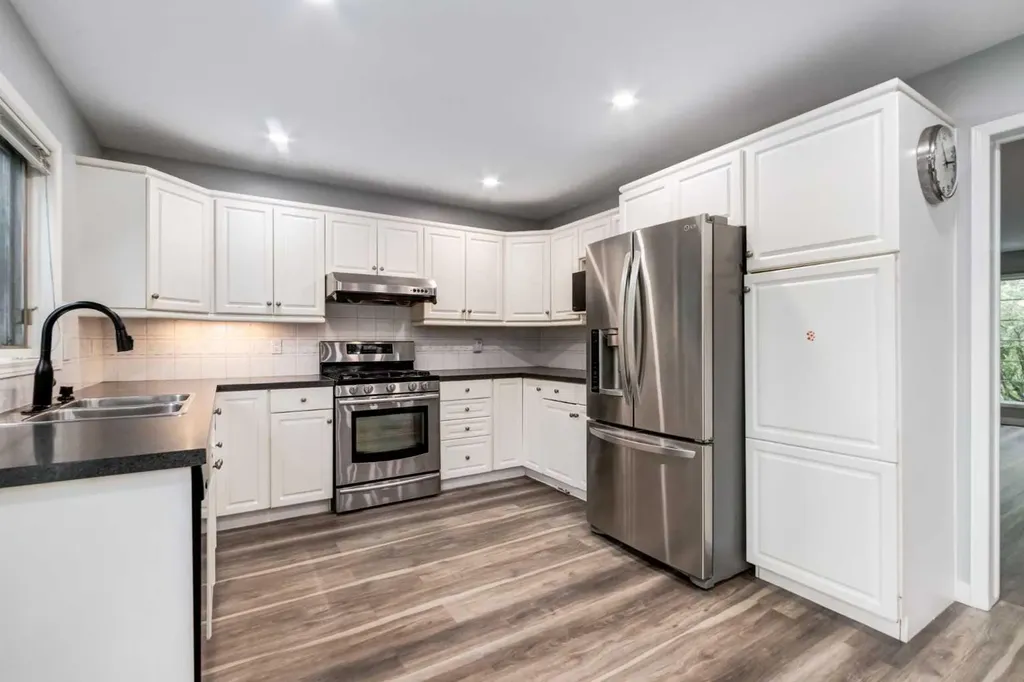 109 Shawbrooke Close SW Calgary AB T2Y 3A6