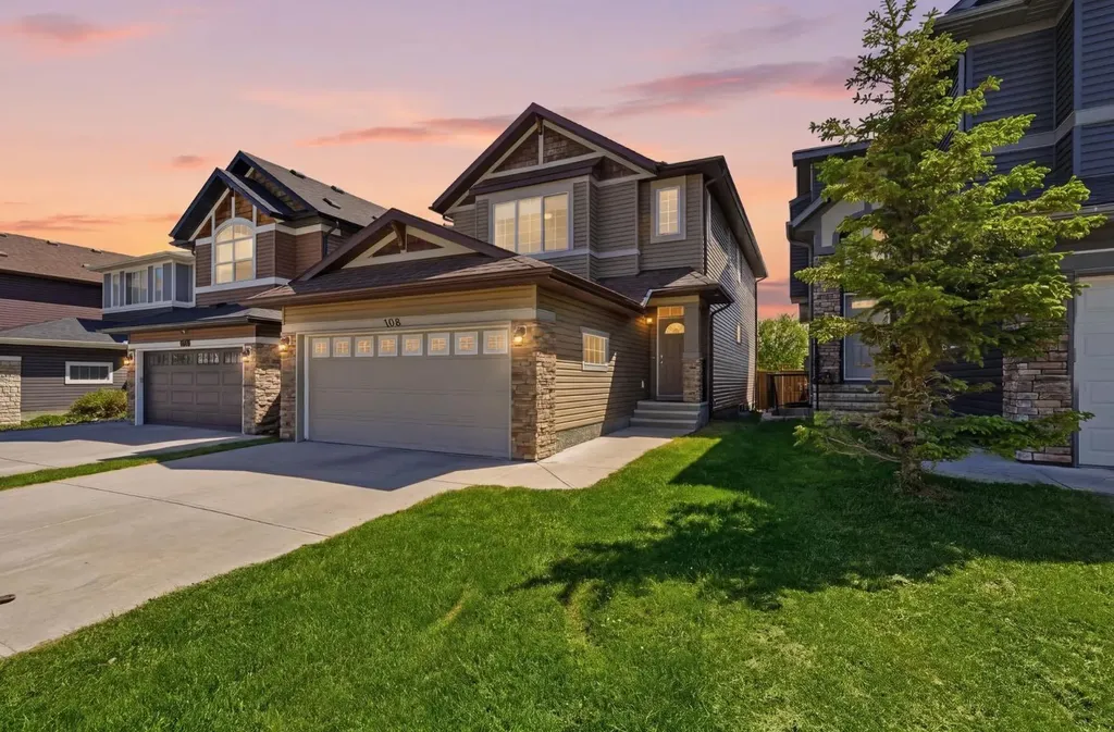108 Evansborough Crescent NW Calgary AB T3P 0M3