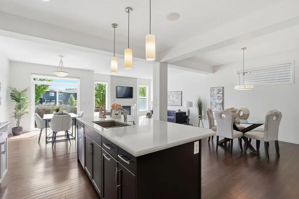 108 Evansborough Crescent NW Calgary AB T3P 0M3