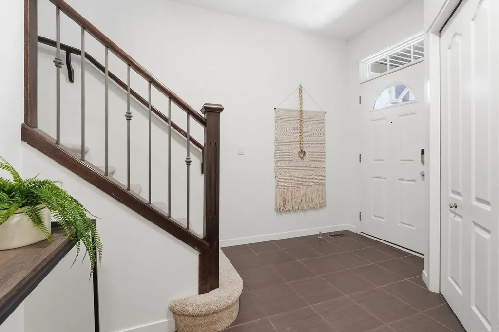 108 Evansborough Crescent NW Calgary AB T3P 0M3