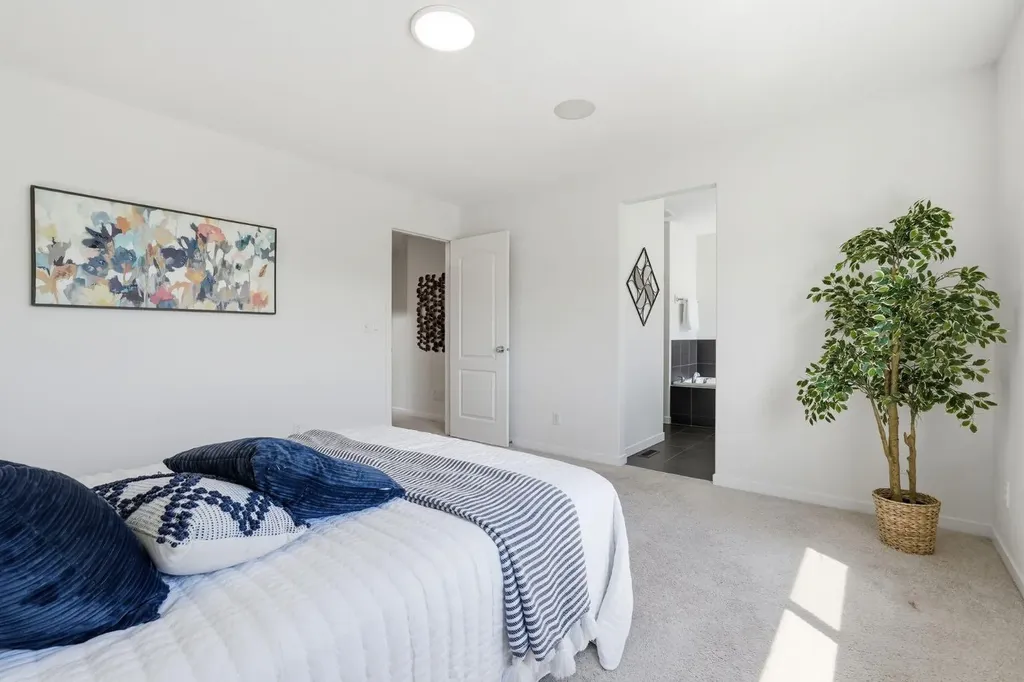 108 Evansborough Crescent NW Calgary AB T3P 0M3