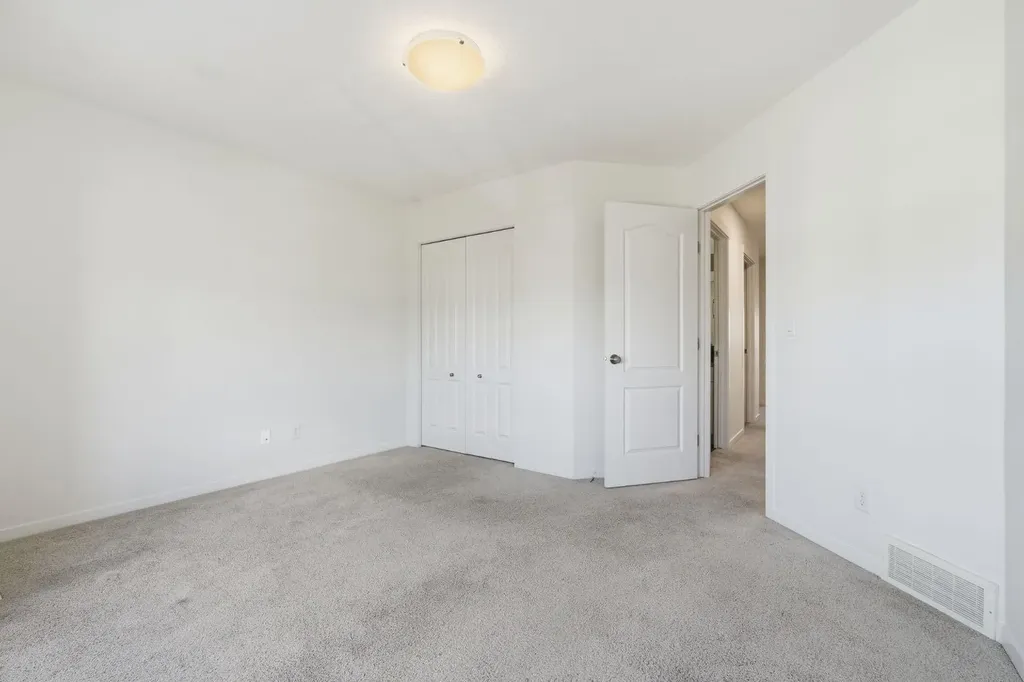 108 Evansborough Crescent NW Calgary AB T3P 0M3
