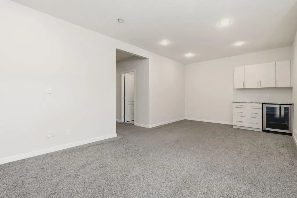108 Evansborough Crescent NW Calgary AB T3P 0M3