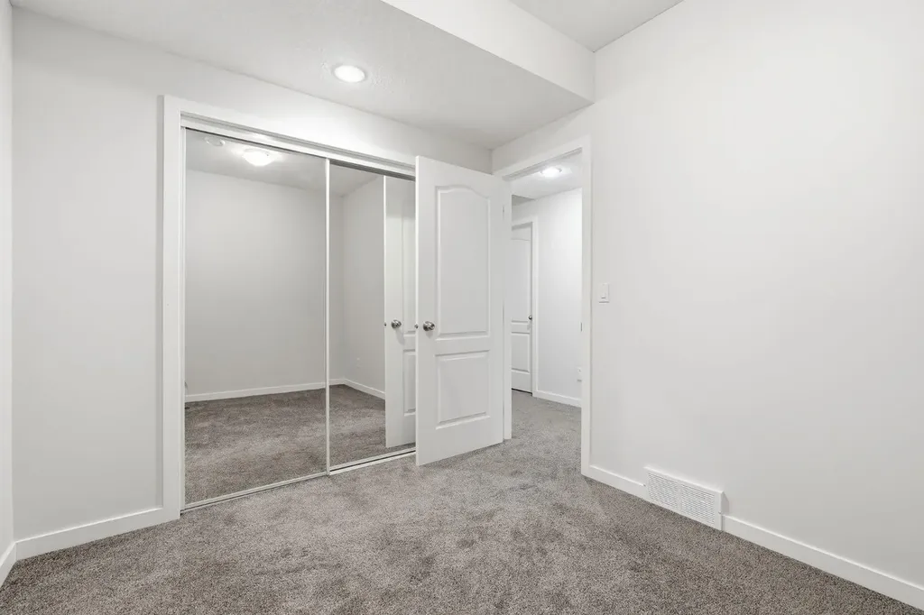108 Evansborough Crescent NW Calgary AB T3P 0M3
