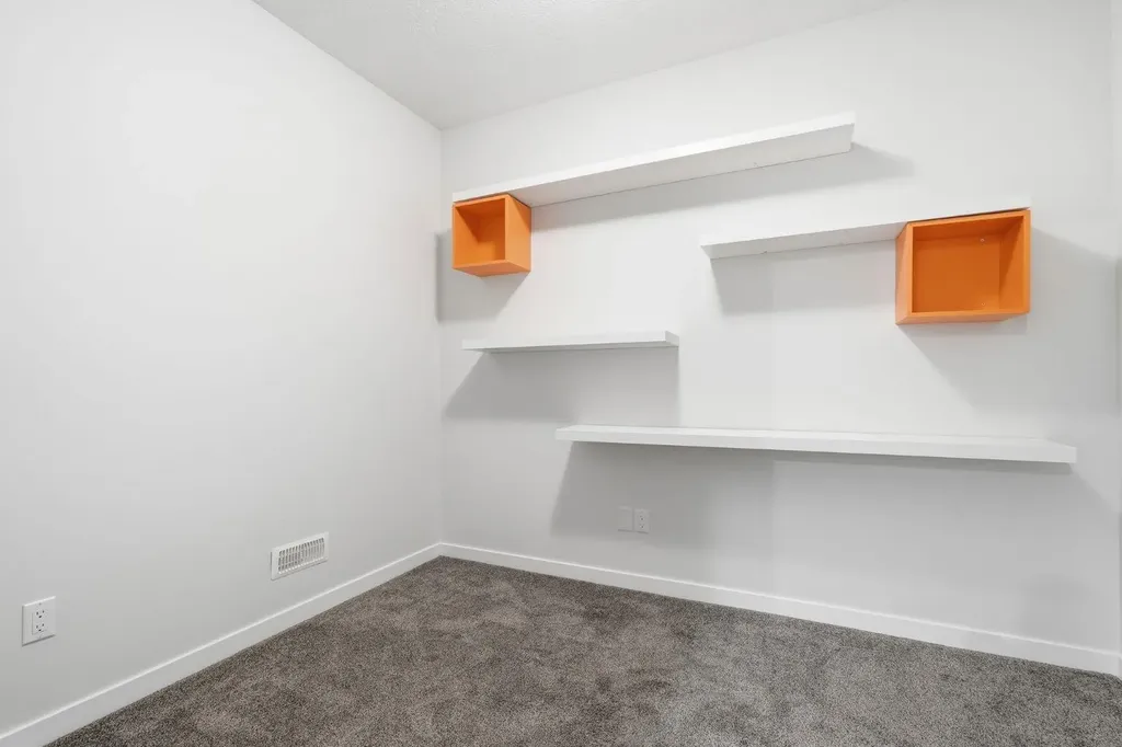 108 Evansborough Crescent NW Calgary AB T3P 0M3