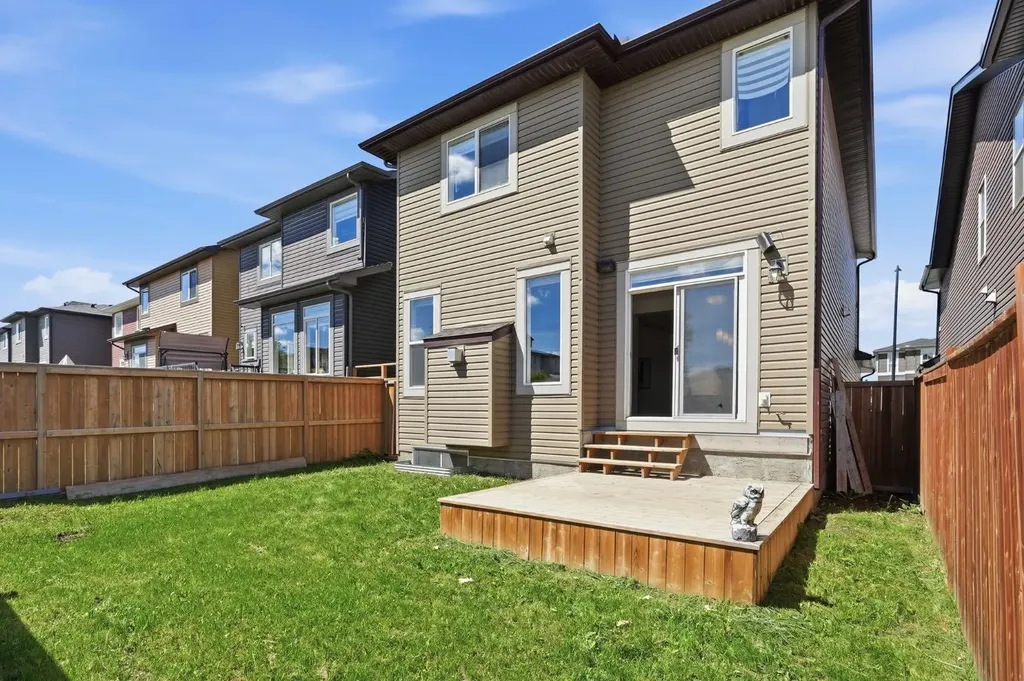 108 Evansborough Crescent NW Calgary AB T3P 0M3
