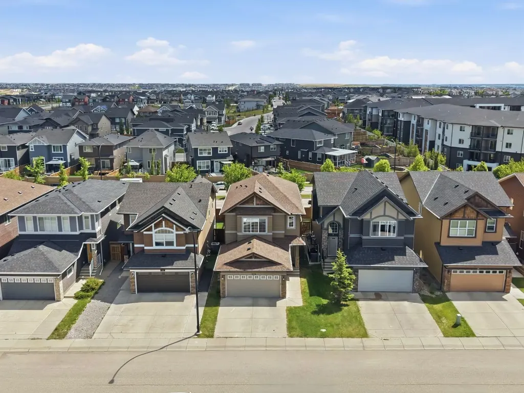 108 Evansborough Crescent NW Calgary AB T3P 0M3