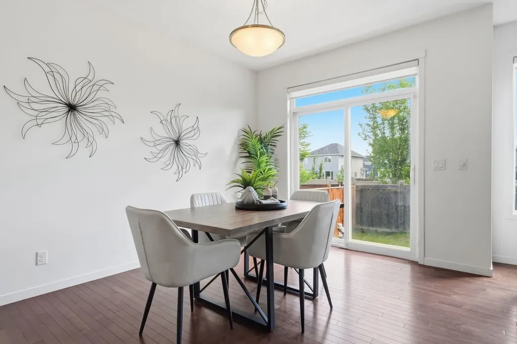 108 Evansborough Crescent NW Calgary AB T3P 0M3