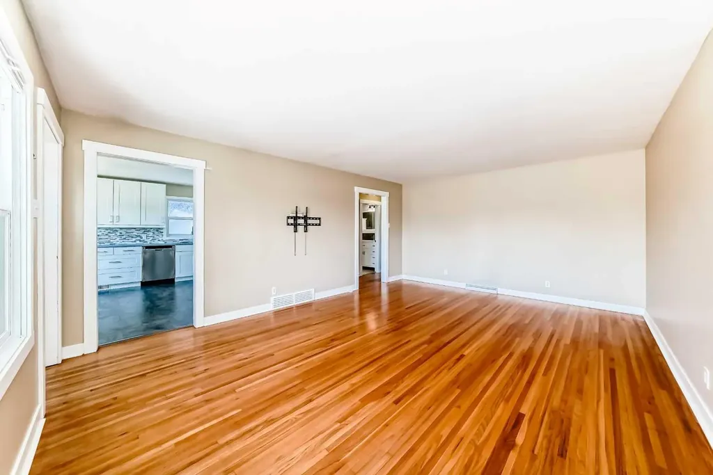 3708A Spruce Drive SW Calgary AB T3C3A7