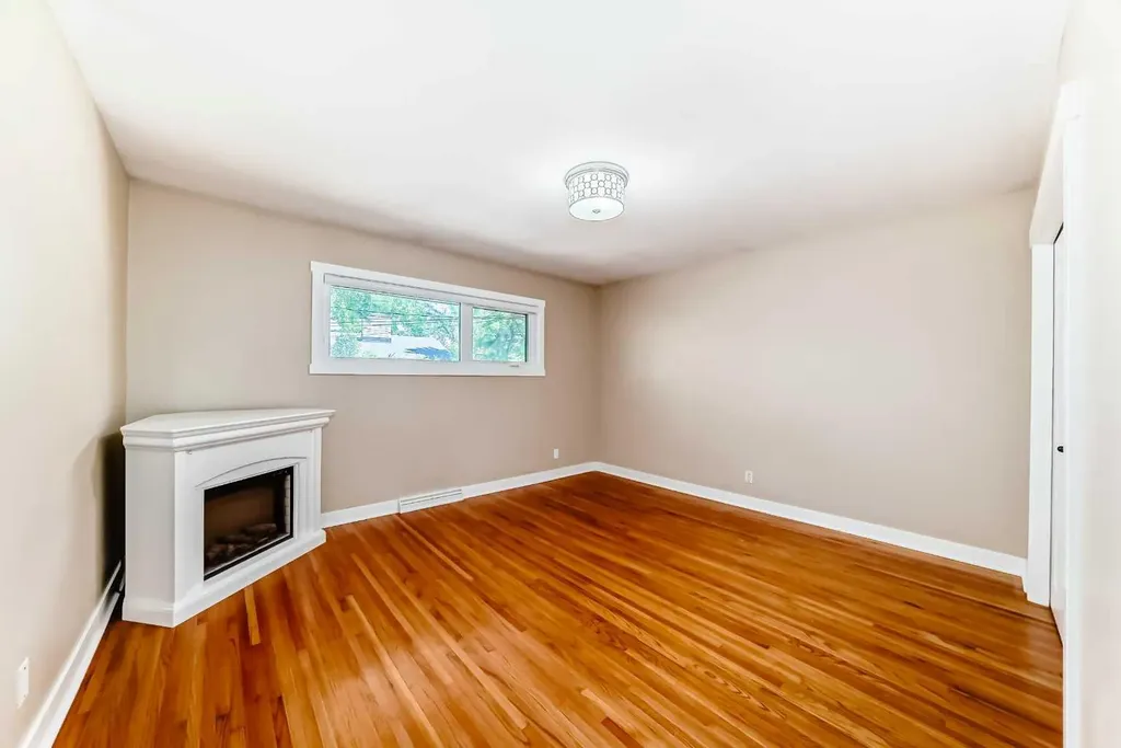 3708A Spruce Drive SW Calgary AB T3C3A7
