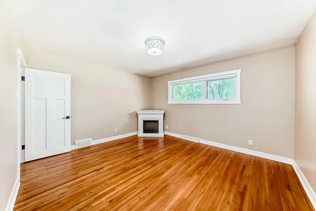 3708A Spruce Drive SW Calgary AB T3C3A7