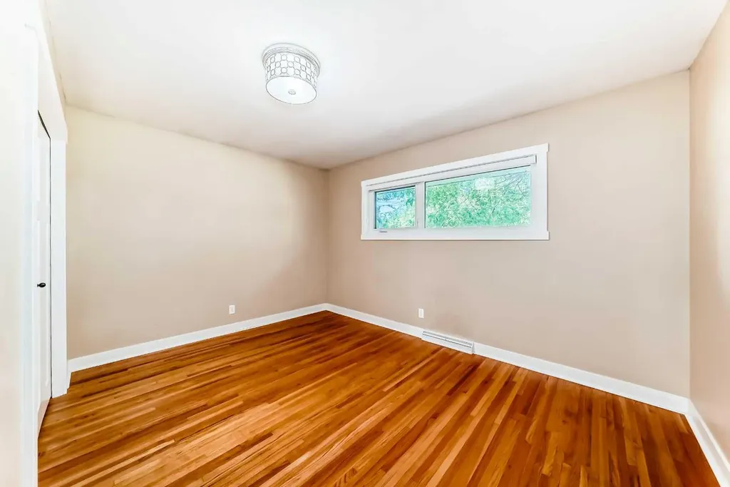 3708A Spruce Drive SW Calgary AB T3C3A7