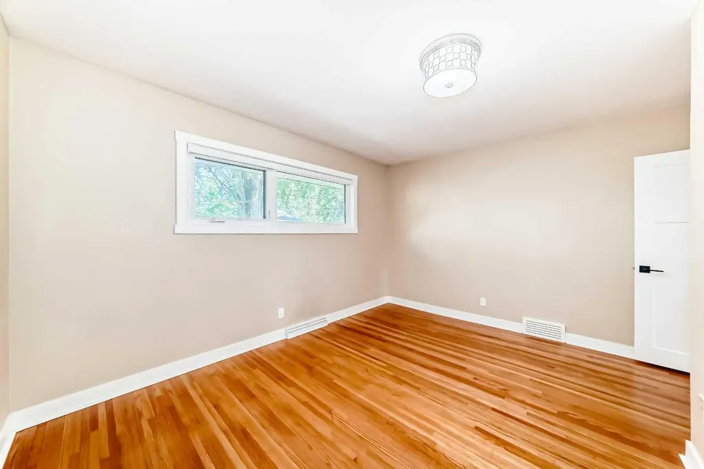 3708A Spruce Drive SW Calgary AB T3C3A7