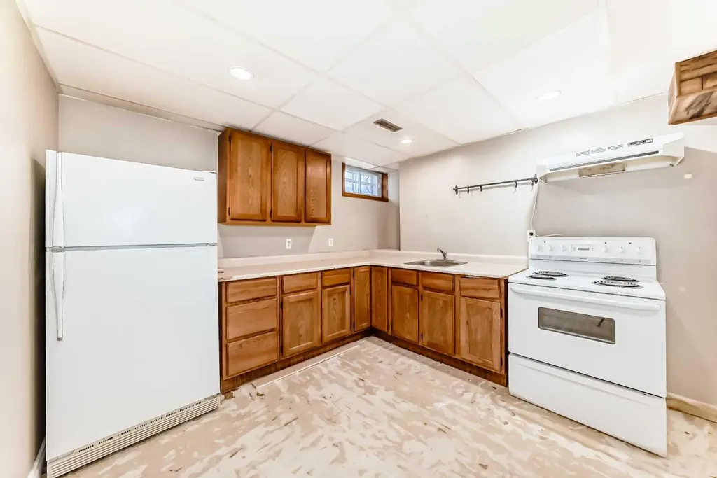 3708A Spruce Drive SW Calgary AB T3C3A7