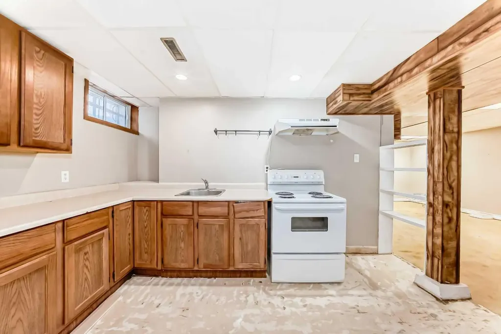 3708A Spruce Drive SW Calgary AB T3C3A7