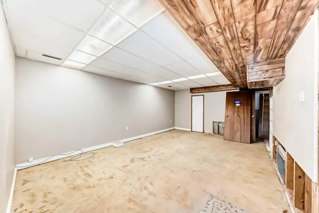 3708A Spruce Drive SW Calgary AB T3C3A7