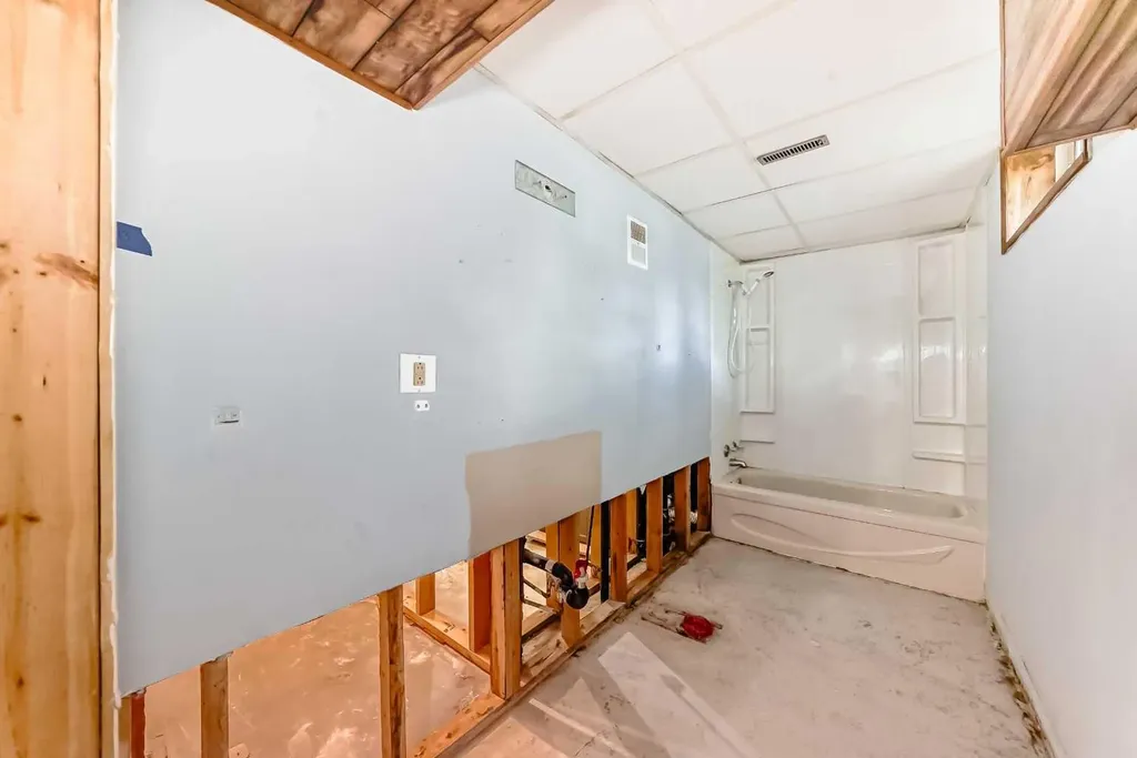 3708A Spruce Drive SW Calgary AB T3C3A7
