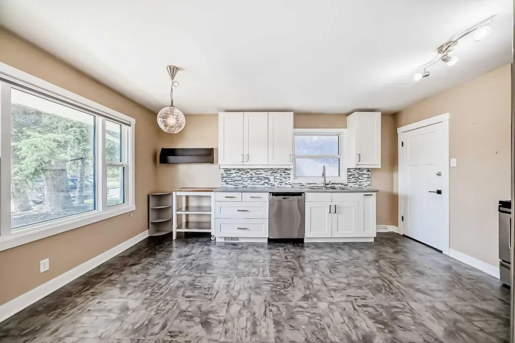 3708A Spruce Drive SW Calgary AB T3C3A7