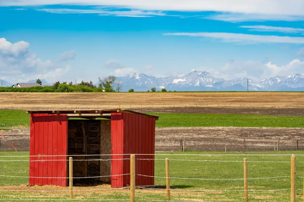 578099 83 Street E Rural Foothills County AB T1V 1R7