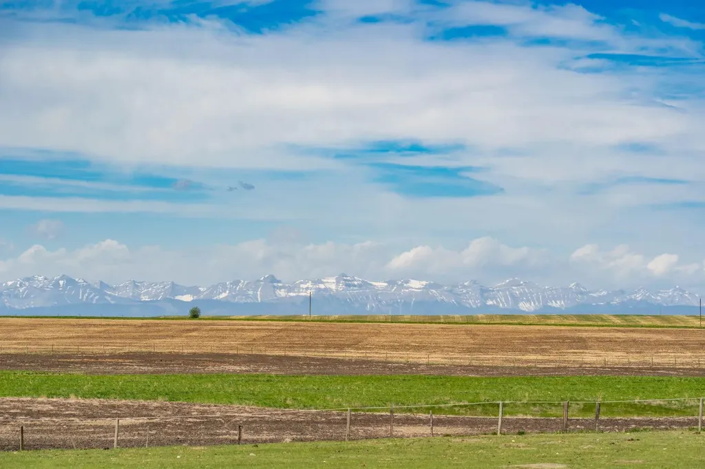578099 83 Street E Rural Foothills County AB T1V 1R7