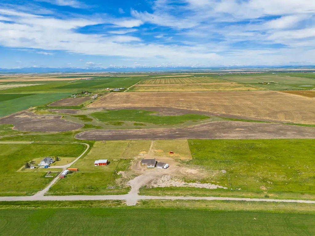578099 83 Street E Rural Foothills County AB T1V 1R7