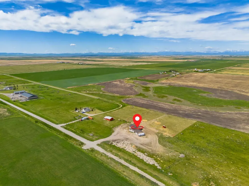 578099 83 Street E Rural Foothills County AB T1V 1R7