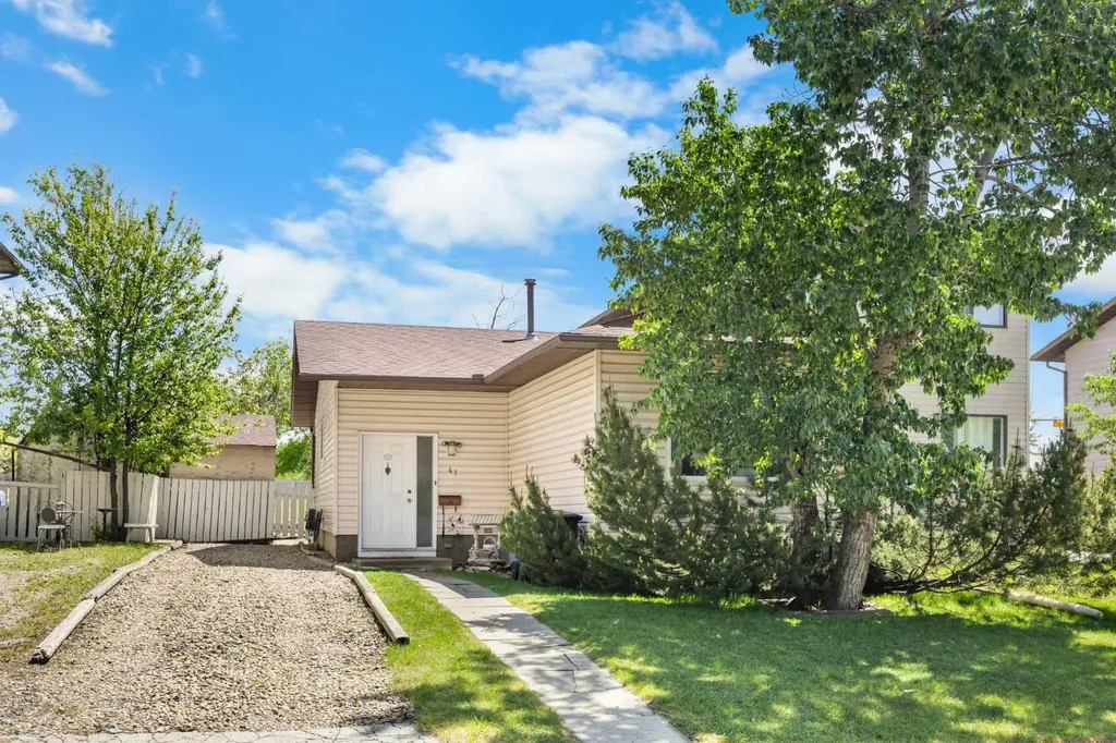 41 Castleglen Road NE Calgary AB T3J 1P2