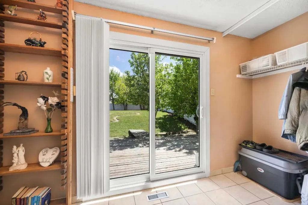 41 Castleglen Road NE Calgary AB T3J 1P2