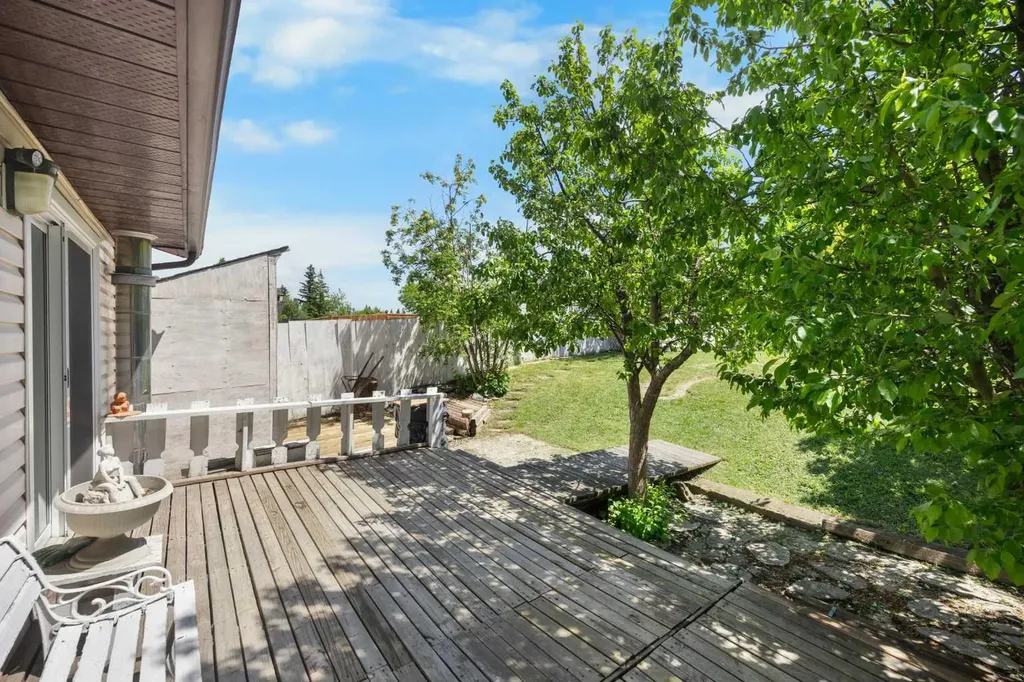 41 Castleglen Road NE Calgary AB T3J 1P2