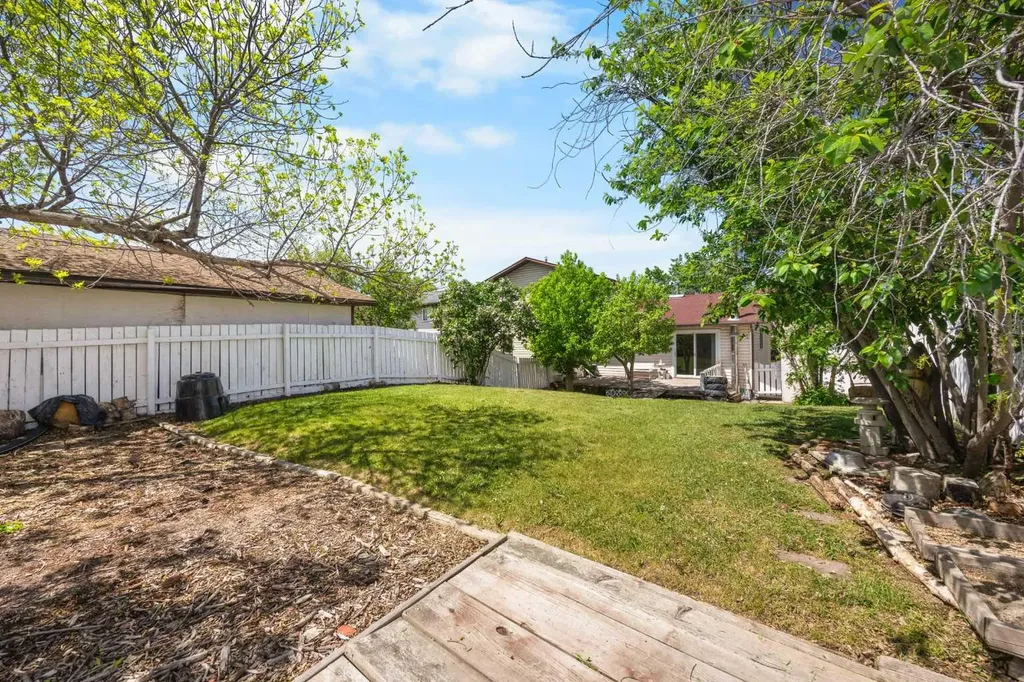 41 Castleglen Road NE Calgary AB T3J 1P2