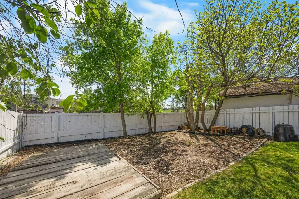 41 Castleglen Road NE Calgary AB T3J 1P2