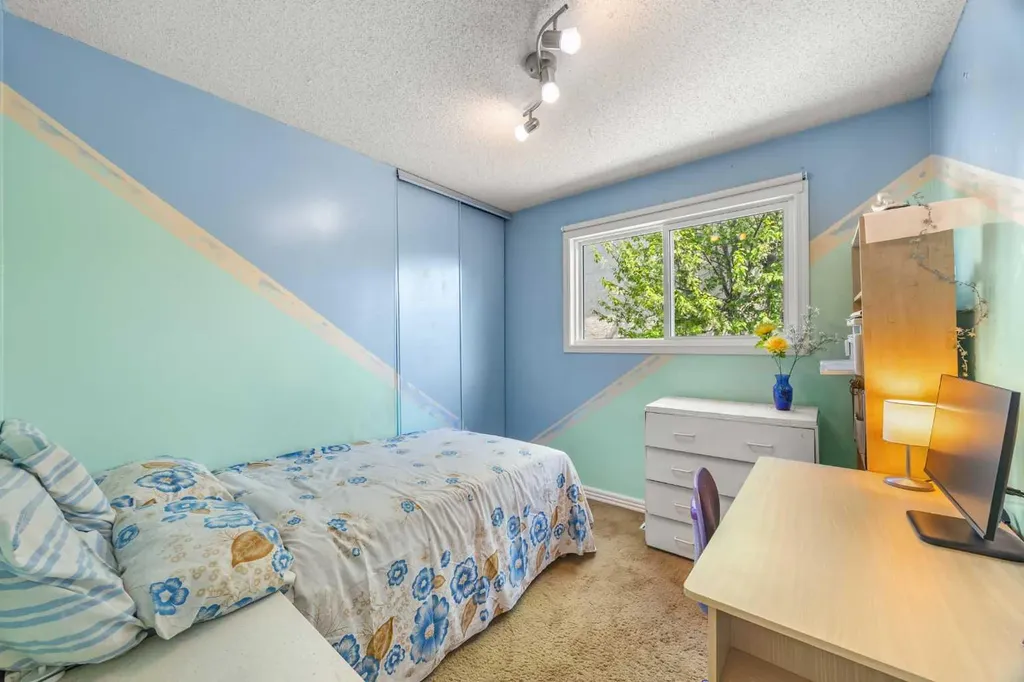 41 Castleglen Road NE Calgary AB T3J 1P2