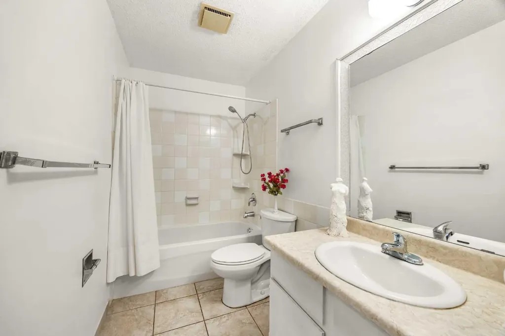 41 Castleglen Road NE Calgary AB T3J 1P2