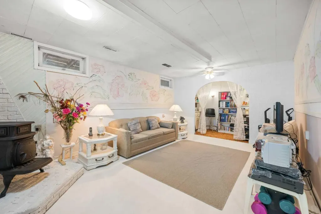 41 Castleglen Road NE Calgary AB T3J 1P2