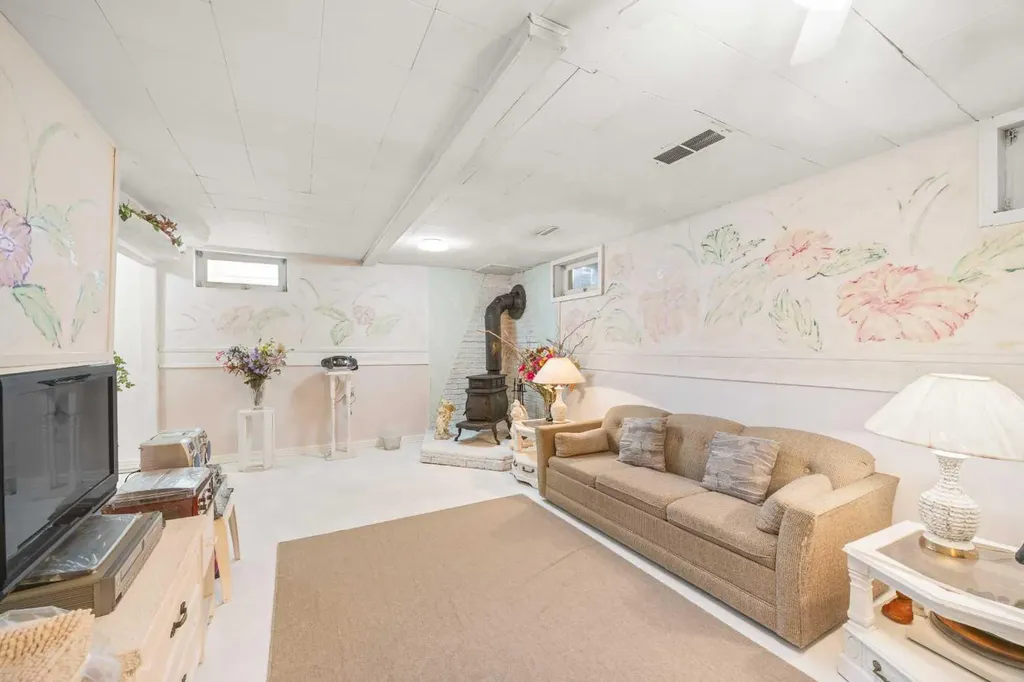 41 Castleglen Road NE Calgary AB T3J 1P2