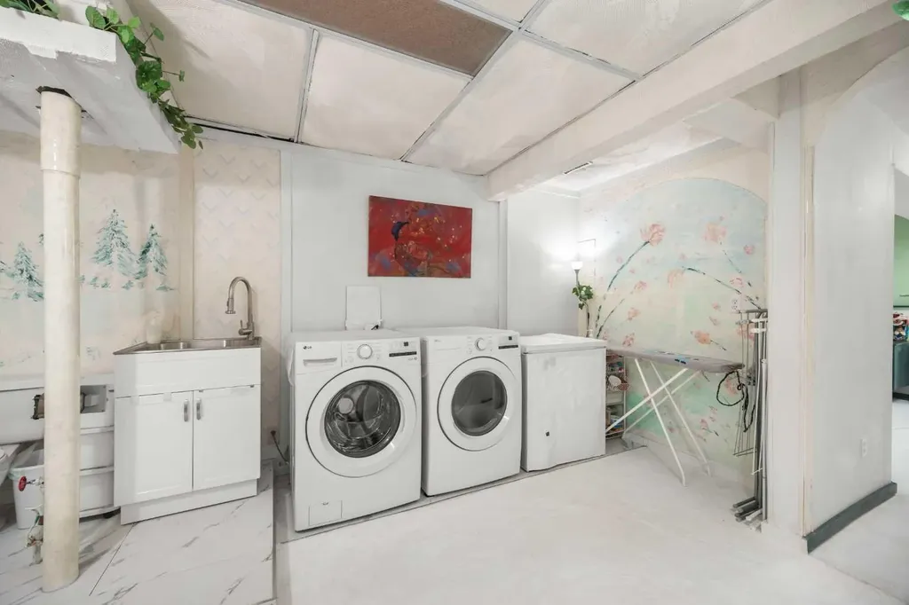 41 Castleglen Road NE Calgary AB T3J 1P2