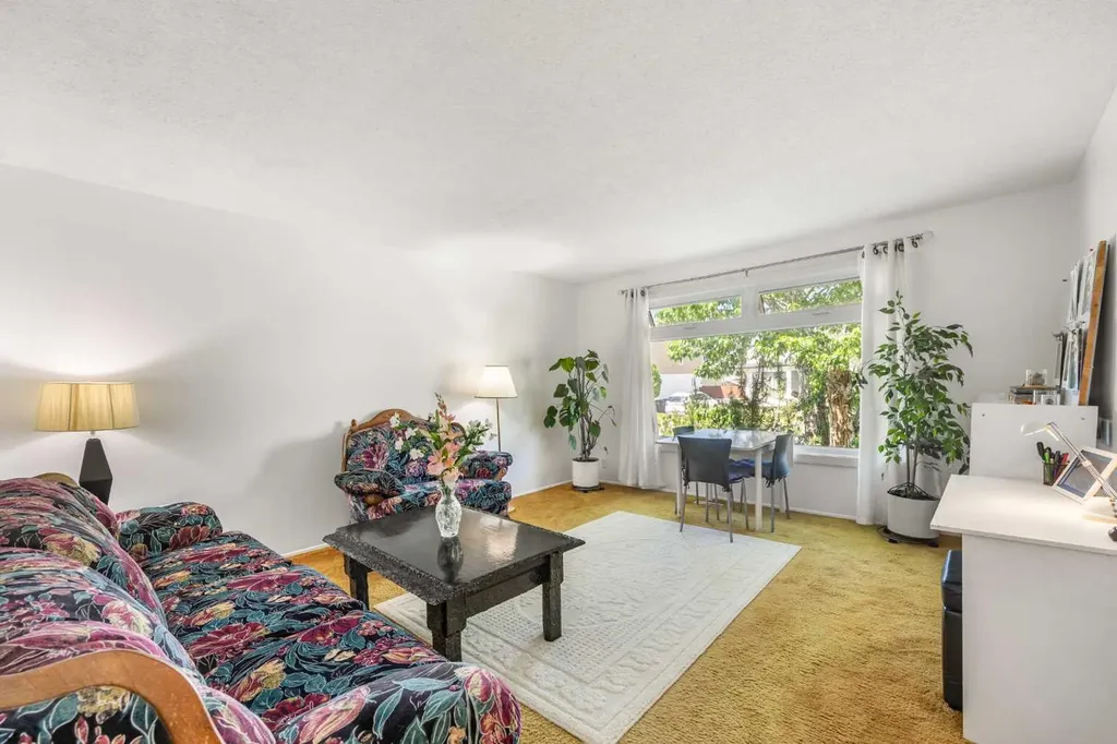 41 Castleglen Road NE Calgary AB T3J 1P2