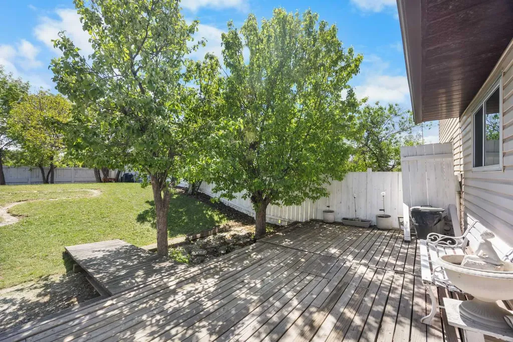 41 Castleglen Road NE Calgary AB T3J 1P2