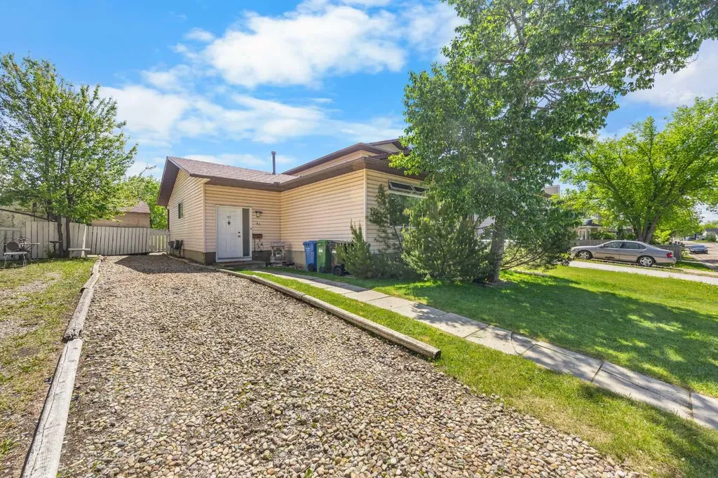 41 Castleglen Road NE Calgary AB T3J 1P2