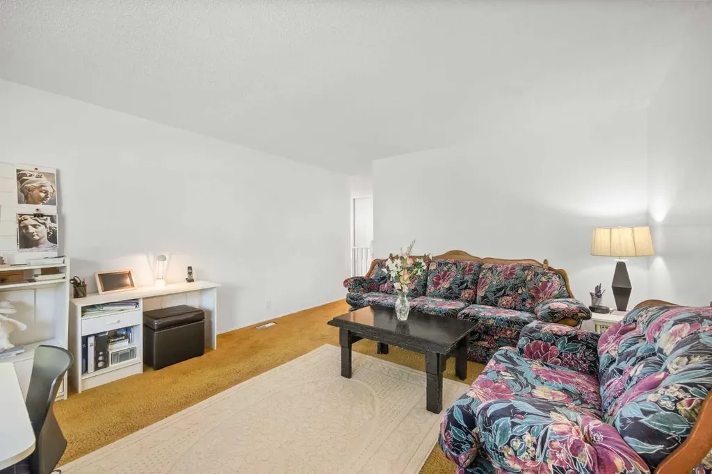 41 Castleglen Road NE Calgary AB T3J 1P2