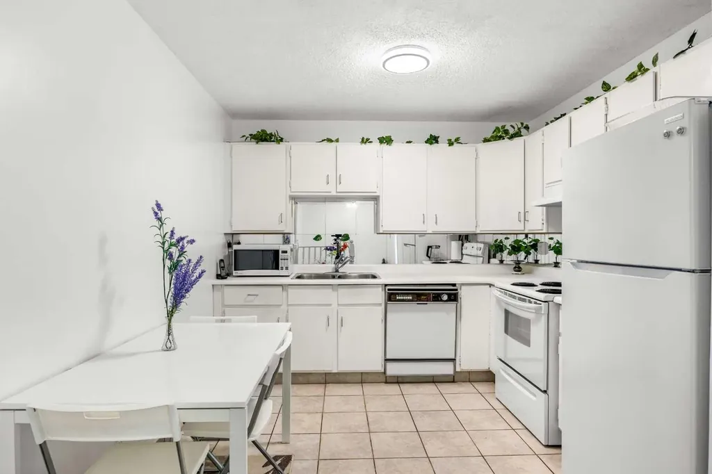 41 Castleglen Road NE Calgary AB T3J 1P2