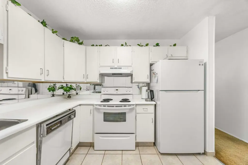 41 Castleglen Road NE Calgary AB T3J 1P2