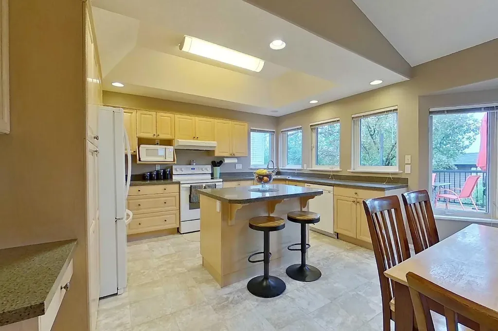 2904 45 Avenue Athabasca AB T9S 1N8