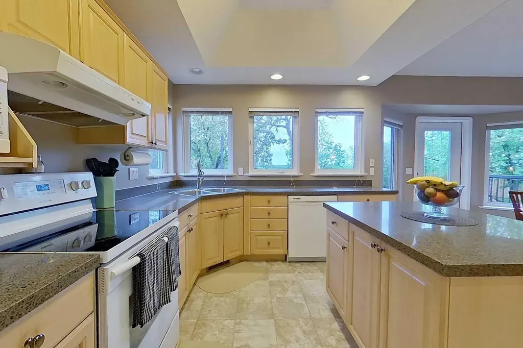 2904 45 Avenue Athabasca AB T9S 1N8