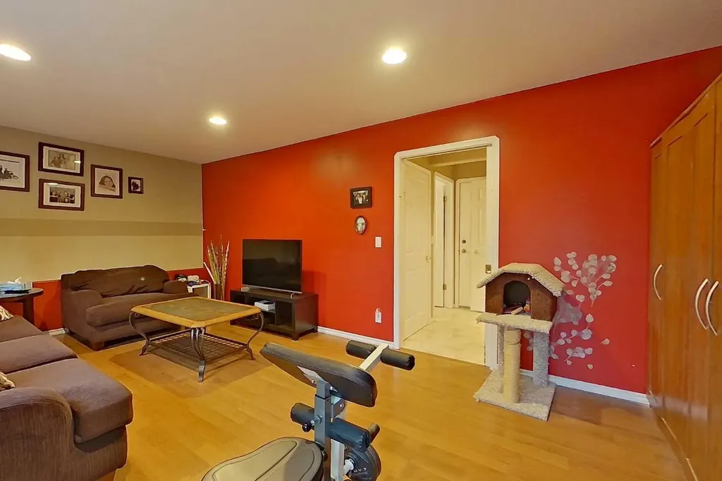 2904 45 Avenue Athabasca AB T9S 1N8